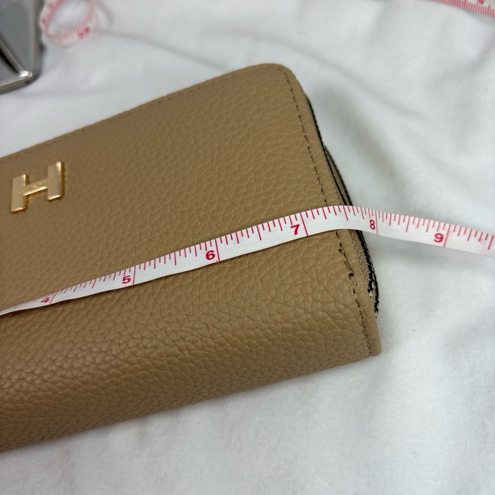 HALSTON Double Zip-around Wallet Beige Pebbled Gold Logo NWT $58 - Picture 11 of 12